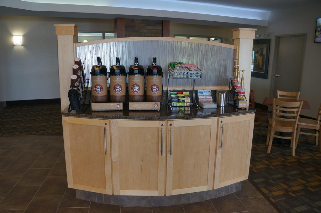 Americinn By Wyndham Hartford Sd Eksteriør billede